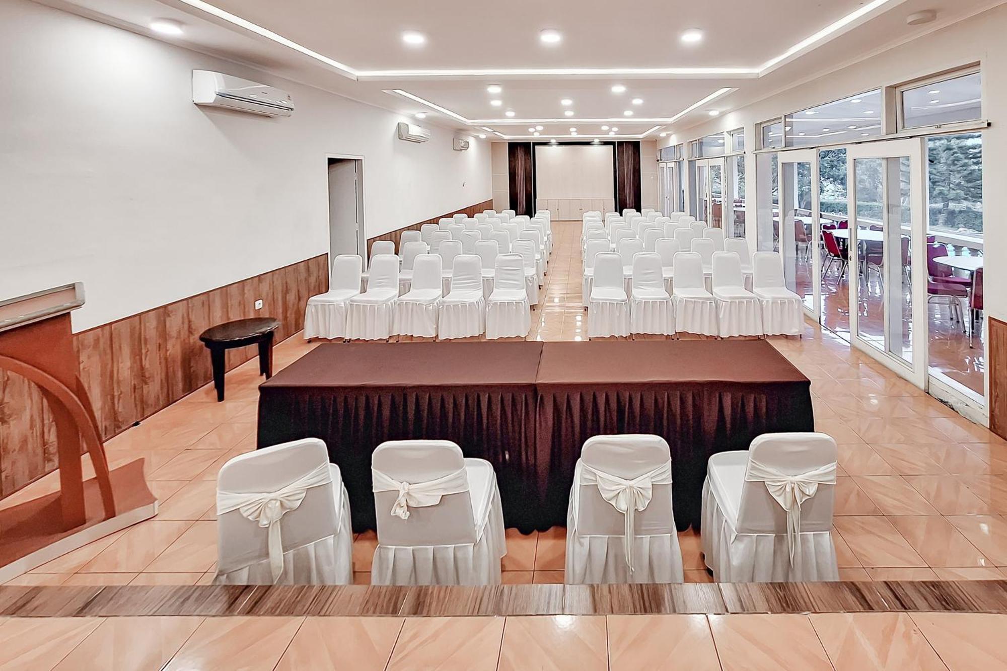 Urbanview Hotel Tridaya Cisarua Puncak Exterior foto